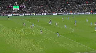 宋凯出席中国体育美术作品展览，与奥运冠军金牌合影