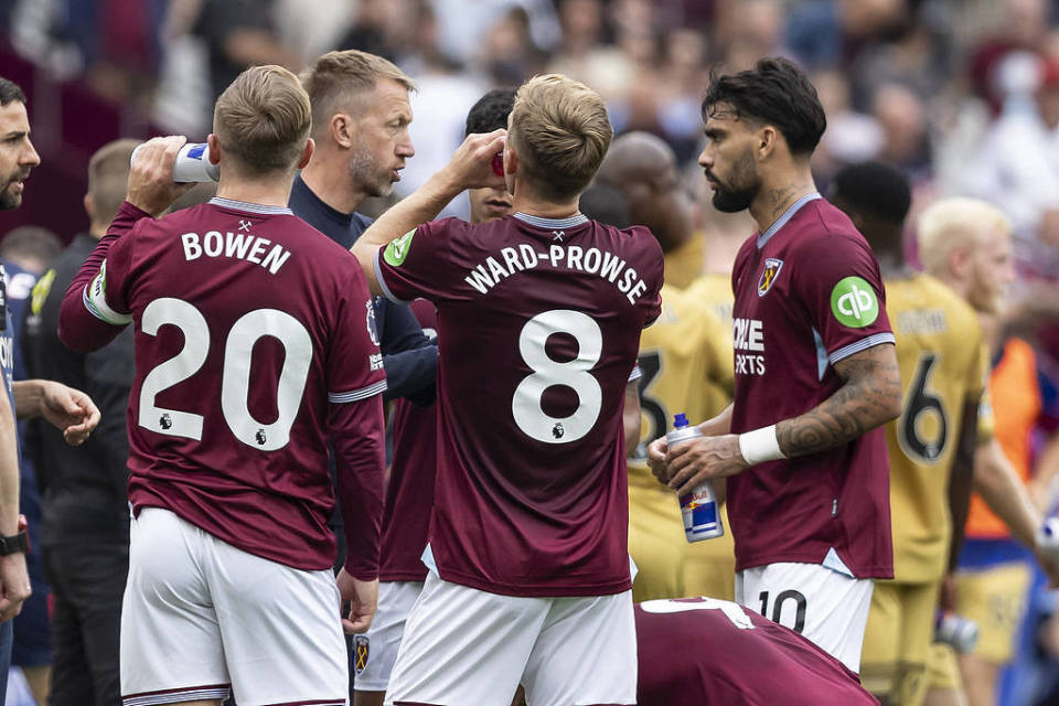 特尔施特根社媒晒恢复训练照片：很高兴归队